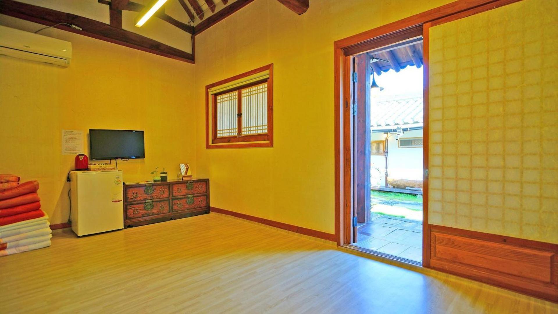 Sarangroo Hotel จอนจู ภายนอก รูปภาพ