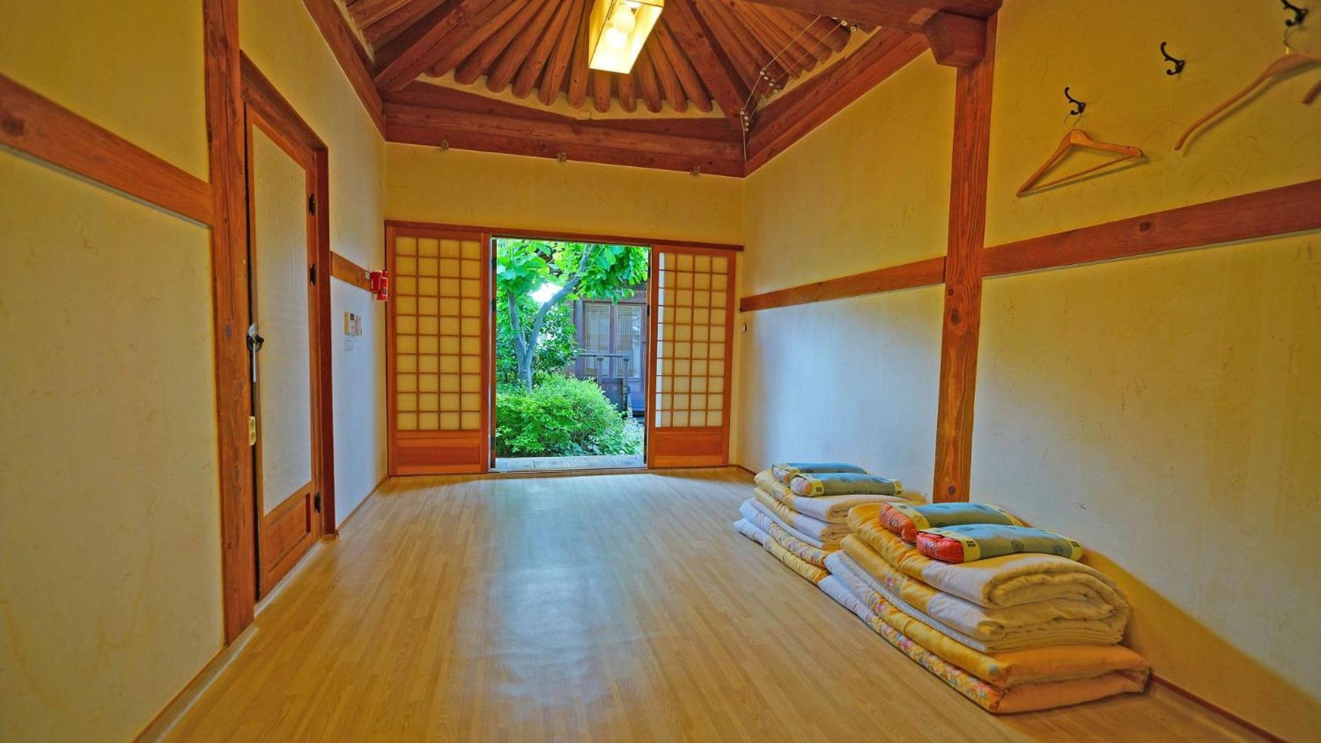 Sarangroo Hotel จอนจู ภายนอก รูปภาพ